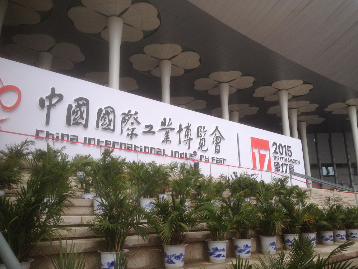 華中數(shù)控攜手東莞勁勝亮相工博會，共繪智能工廠新藍(lán)圖，引領(lǐng)節(jié)能技術(shù)新浪潮